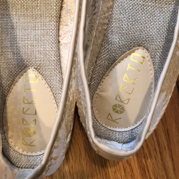 Cute sequin never worn shoes - Picture 3 of 7